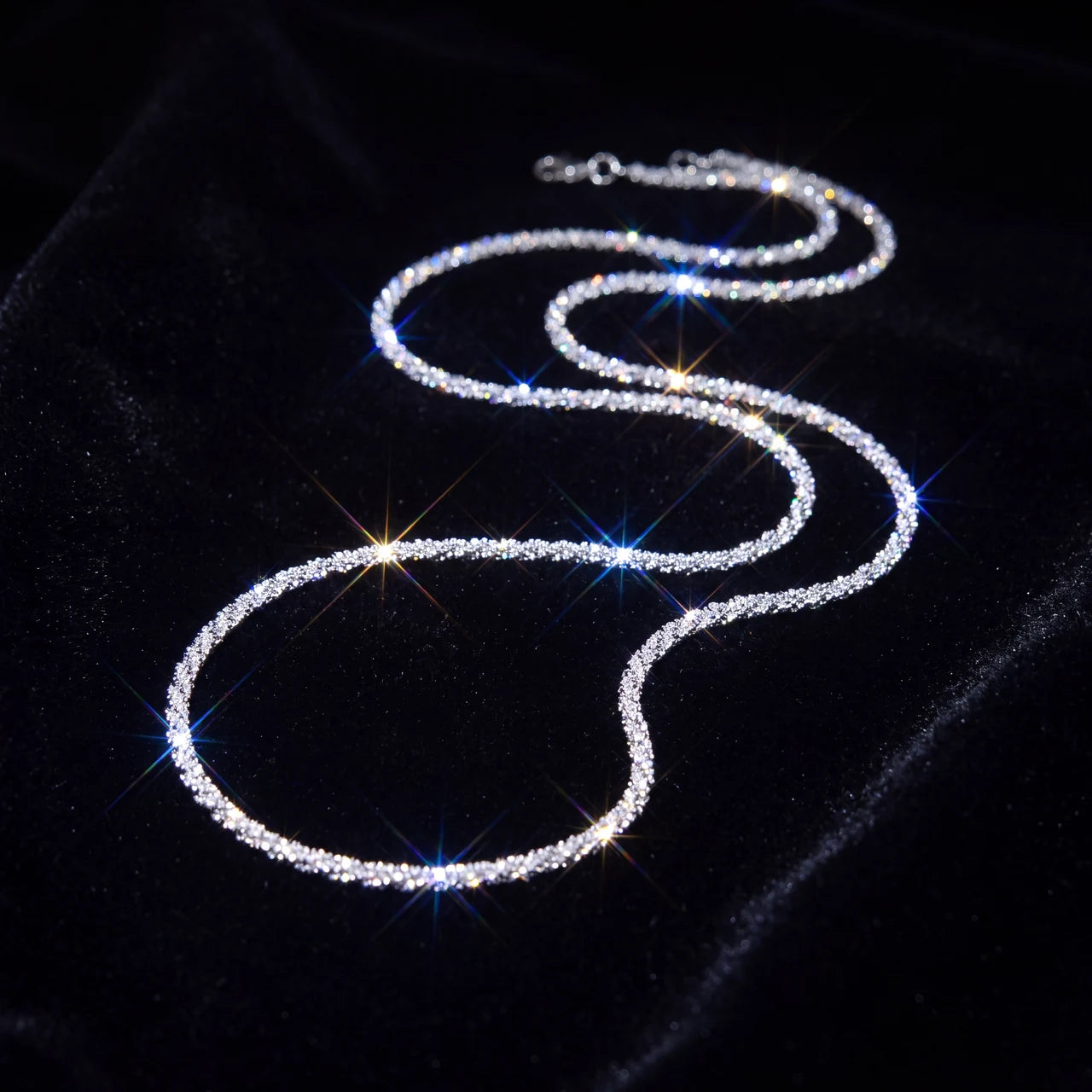 שרשרת Bling Dling על בד שחור